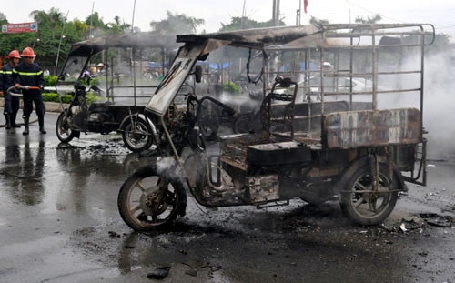 Vụ hỗn chiến, đốt xe ba gác: Bắt chủ nhà hàng ảnh 1 Vụ hỗn chiến, đốt xe ba gác: Bắt chủ nhà hàng, Tin tức trong ngày, chay xe ba gac, chay xe, xo xat, hai san gia dinh, chay xe ba banh, bao, tin tuc, tin hot, tin hay