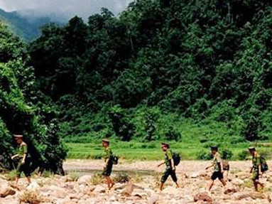 Các điều tra viên Phòng PC45 trên đường xuống địa bàn.