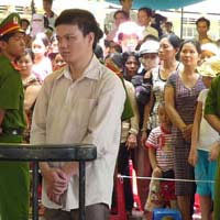 Nguyễn Thanh Linh Tâm tại tòa Nguyễn Thanh Linh Tâm tại tòa