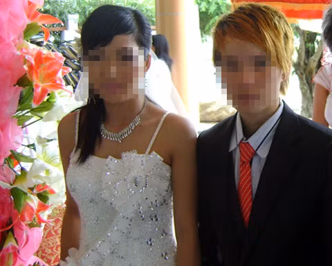 Hai cô gái tổ chức đám cưới đồng tính. 