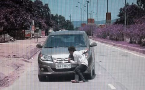 Chặn cả xe chủ tịch huyện để xin tiền, Tin tức trong ngày, chan xe xin tien, xin deu, tam than, chan o to xin tien, xin tien o ha tinh, an xin, bao, tin tuc, tin hot, tin hay