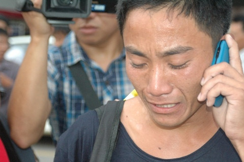 Một thuyền viên gọi điện về cho mẹ rồi òa khóc Một thuyền viên gọi điện về cho mẹ rồi òa khóc