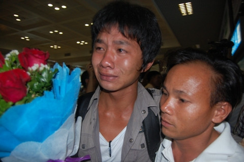 Thủy thủ đầu tiên bước ra khỏi sân bay Thủy thủ đầu tiên bước ra khỏi sân bay