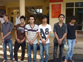 Nhóm thanh niên gây ra vụ phóng hỏa và giết người tối 12.7 đã bị bắt giữ - Ảnh: Kim Cương