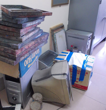 Phá "lò" sản xuất con dấu quy mô lớn ảnh 3 Phá "lò" sản xuất con dấu quy mô lớn, Tin tức trong ngày, con dau gia, tai lieu gia, bang gia, chung chi gia, lo san cuat con dau, huy chuong gia, bao, tin tuc, tin hot, tin hay