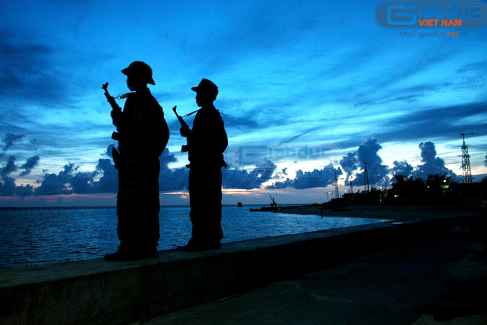 Những đêm trắng canh giữ biển, đảo thiêng liêng.