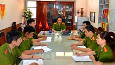 Trung tá Nguyễn Lai Bình đang họp triển khai công tác phá án.