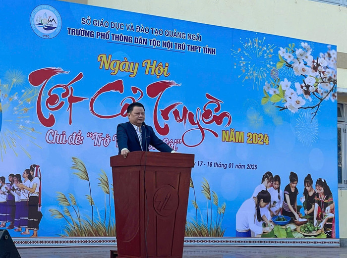 Thầy Bùi Thế Giới, Hiệu trưởng Trường Phổ thông Dân tộc nội trú Trung học phổ thông tỉnh Quảng Ngãi. (Ảnh NVCC) z6262698183097_b8107b00dc92da177ff4bf3d0c8a7a00.jpg