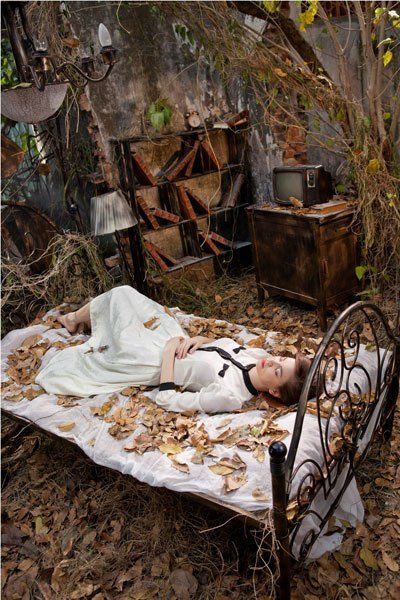 MV còn có sự tham gia của siêu mẫu Hà Việt Dũng, đang được khán giả chú ý với vai nam chính của bộ phim điện ảnh "Mùa hè lạnh". Hà Việt Dũng vào vai người yêu của Thanh Hằng. MV còn có sự tham gia của siêu mẫu Hà Việt Dũng, đang được khán giả chú ý với vai nam chính của bộ phim điện ảnh "Mùa hè lạnh". Hà Việt Dũng vào vai người yêu của Thanh Hằng.