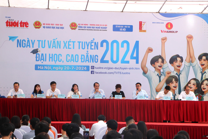 Ban tư vấn Ngày hội tư vấn xét tuyển đại học, cao đẳng 2024 tại Hà Nội. (Ảnh: Minh Quân) gdvn_1.JPG