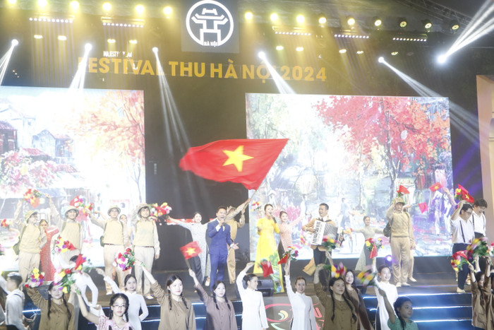 Văn nghệ chào mừng mở đầu Lễ khai mạc Festival Thu Hà Nội 2024. (Ảnh: Minh Quân) gdvn_1.JPG