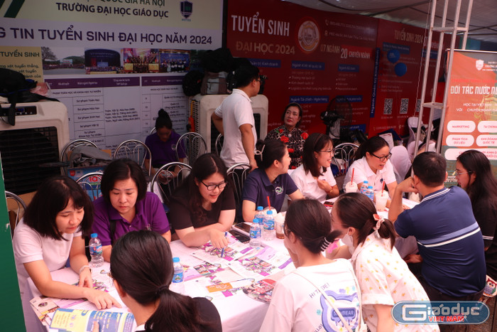 Gian tư vấn của Trường Đại học Giáo dục - Đại học Quốc gia Hà Nội. (Ảnh: Minh Quân) gdvn_8.JPG