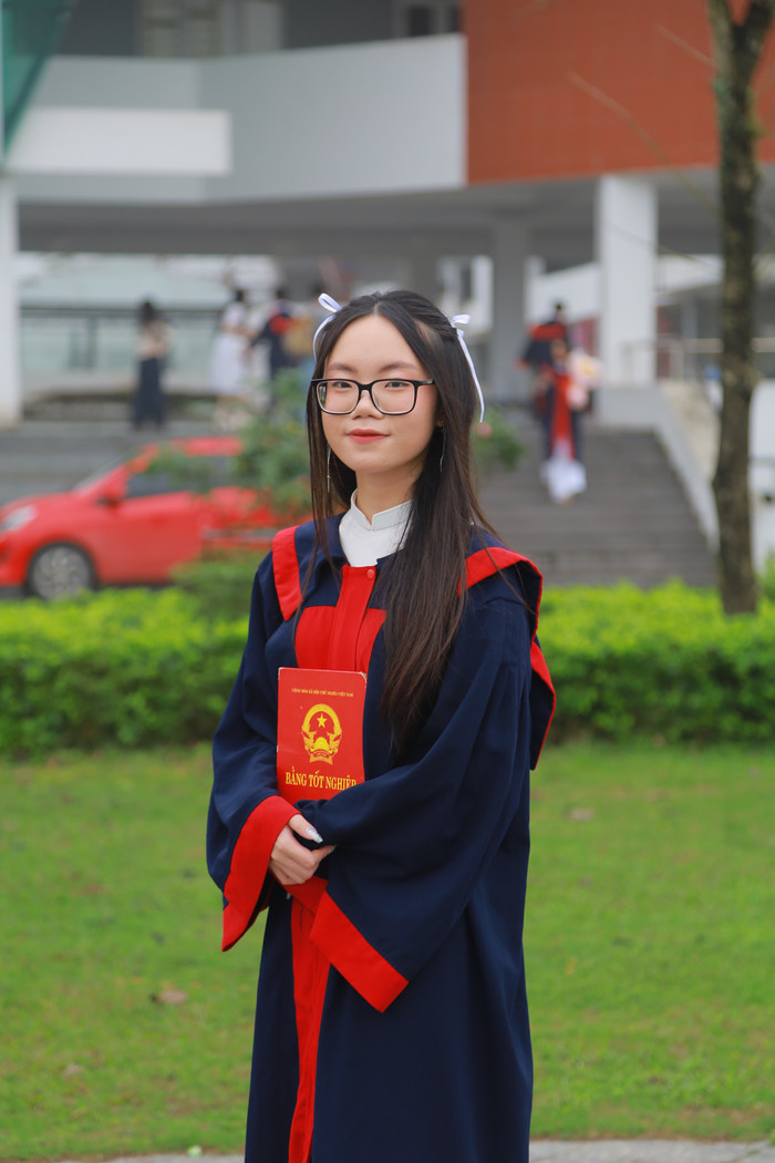 Chân dung thủ khoa toàn quốc kỳ thi tốt nghiệp trung học phổ thông năm 2024 Đinh Thị Bích Ngọc (Ảnh: NVCC) z5641128304863_082e4e79c036136bb3f878b8e6ff38fd.jpg