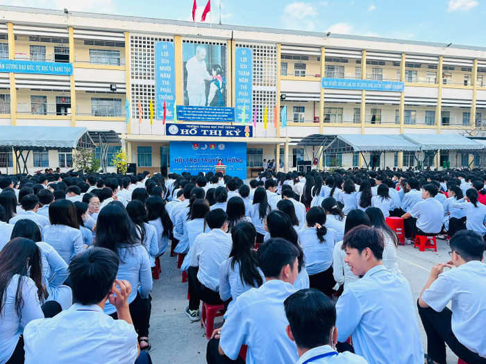 Tính đến nay, ngành giáo dục tỉnh Cà Mau còn 777 biên chế giáo viên chưa tuyển dụng được. (Ảnh minh họa: Website Sở Giáo dục và Đào tạo tỉnh Cà Mau) THPT Hồ Thị Kỷ, Cà Mau.jpg