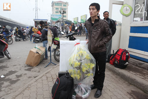 Ùn ùn về quê đón năm mới ảnh 3 Ùn ùn về quê đón năm mới, Tin tức trong ngày, nghi tet duong lich, nguoi dan un un ve nghi tet duong lich, giao thong, tin tuc 24h, tet duong lich, ben xe my dinh