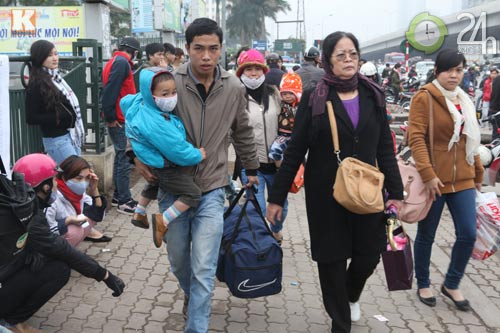 Ùn ùn về quê đón năm mới ảnh 7 Ùn ùn về quê đón năm mới, Tin tức trong ngày, nghi tet duong lich, nguoi dan un un ve nghi tet duong lich, giao thong, tin tuc 24h, tet duong lich, ben xe my dinh