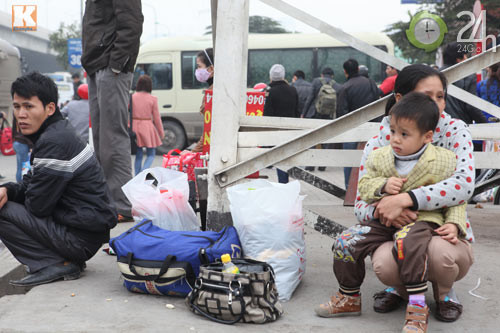 Ùn ùn về quê đón năm mới ảnh 12 Ùn ùn về quê đón năm mới, Tin tức trong ngày, nghi tet duong lich, nguoi dan un un ve nghi tet duong lich, giao thong, tin tuc 24h, tet duong lich, ben xe my dinh