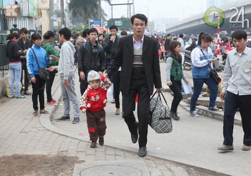 Ùn ùn về quê đón năm mới ảnh 6 Ùn ùn về quê đón năm mới, Tin tức trong ngày, nghi tet duong lich, nguoi dan un un ve nghi tet duong lich, giao thong, tin tuc 24h, tet duong lich, ben xe my dinh