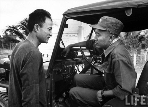 Phạm Ngọc Thảo (bên phải) khi làm tỉnh trưởng Khánh Hòa (Ảnh: Life) Phạm Ngọc Thảo (bên phải) khi làm tỉnh trưởng Khánh Hòa (Ảnh: Life)