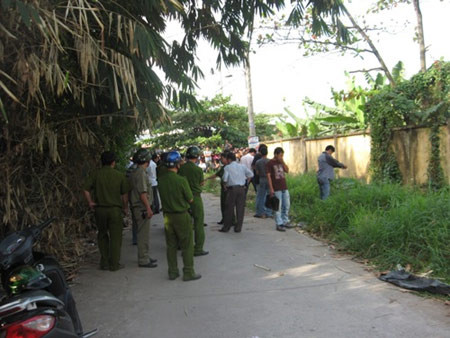 Xác người bị chặt khúc, rỉ máu trong bao ảnh 1 Xác người bị chặt khúc, rỉ máu trong bao, An ninh Xã hội, xac nguoi chat khuc, xac chet, xac nguoi, thi the, giet nguoi phi tang, giet nguoi bo bao tai, bao, bao cong an, bao an ninh, vn