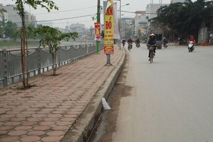 Phố Khương Trung - nơi có “ngôi nhà ma ám” trước đây, giờ sầm uất và khang trang. Phố Khương Trung - nơi có “ngôi nhà ma ám” trước đây, giờ sầm uất và khang trang.