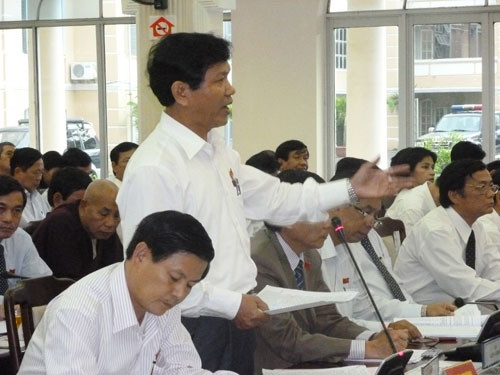 Bí thư Quận uỷ, Chủ tịch UBND quận Cẩm Lệ Võ Văn Thương cho rằng chỉ riêng ngành công an không thể giải quyết vấn nạn ma tuý, cướp giật, đòi nợ thuê... mà phải có sự vào cuộc của cả hệ thống chính trị - Ảnh: HC Bí thư Quận uỷ, Chủ tịch UBND quận Cẩm Lệ Võ Văn Thương cho rằng chỉ riêng ngành công an không thể giải quyết vấn nạn ma tuý, cướp giật, đòi nợ thuê... mà phải có sự vào cuộc của cả hệ thống chính trị - Ảnh: HC