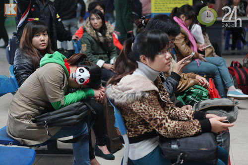 Ùn ùn về quê đón năm mới ảnh 13 Ùn ùn về quê đón năm mới, Tin tức trong ngày, nghi tet duong lich, nguoi dan un un ve nghi tet duong lich, giao thong, tin tuc 24h, tet duong lich, ben xe my dinh