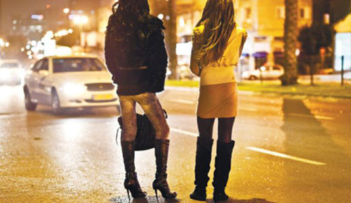 "Nhiều người nghĩ rằng hợp pháp hoá mại dâm giúp bảo vệ phụ nữ, nhưng đó là họ không hiểu gì về thực tế" - GS Janice Raymond nói "Nhiều người nghĩ rằng hợp pháp hoá mại dâm giúp bảo vệ phụ nữ, nhưng đó là họ không hiểu gì về thực tế" - GS Janice Raymond nói