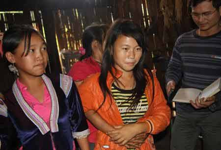 Cười ra nước mắt: 14 tuổi đã 3 đời chồng, Tin tức trong ngày, tao hon, lay chong som, gai ban, gai dan toc thieu so, chuyen hon nhan, chuyen vo chong, nam thanh nu tu, tuoi lay chong, cuoi hoi, phat va, bo chong, tin tuc, tin nhanh, tin hot, n