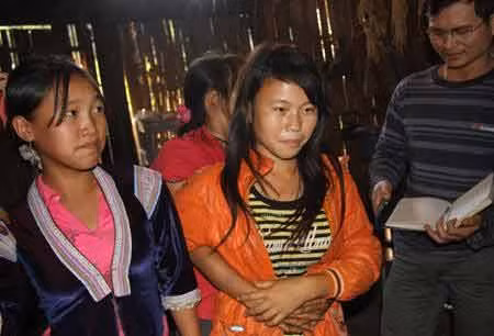 Cười ra nước mắt: 14 tuổi đã 3 đời chồng, Tin tức trong ngày, tao hon, lay chong som, gai ban, gai dan toc thieu so, chuyen hon nhan, chuyen vo chong, nam thanh nu tu, tuoi lay chong, cuoi hoi, phat va, bo chong, tin tuc, tin nhanh, tin hot, n