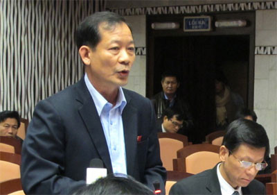 Đại biểu Trần Trọng Dực, chủ nhiệm Ủy ban Kiểm tra Thành ủy Hà Nội: Đầu mối chạy vào công chức các quận, huyện chính là trưởng phòng nội vụ của các quận huyện. Số tiền chạy vào không dưới 100 triệu đồng một suất Đại biểu Trần Trọng Dực, chủ nhiệm Ủy ban Kiểm tra Thành ủy Hà Nội: Đầu mối chạy vào công chức các quận, huyện chính là trưởng phòng nội vụ của các quận huyện. Số tiền chạy vào không dưới 100 triệu đồng một suất