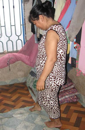 15 tuổi tự sinh con: Gia cảnh thương tâm, Tin tức trong ngày, vut con, cho con vao cap, bui co, nu sinh de con, mang thai ngoai y muon, cap hoc sinh, bo con, bao, tin tuc, tin hot, tin hay, vn