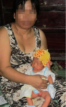 15 tuổi tự sinh con: Gia cảnh thương tâm, Tin tức trong ngày, vut con, cho con vao cap, bui co, nu sinh de con, mang thai ngoai y muon, cap hoc sinh, bo con, bao, tin tuc, tin hot, tin hay, vn