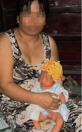 15 tuổi tự sinh con: Gia cảnh thương tâm, Tin tức trong ngày, vut con, cho con vao cap, bui co, nu sinh de con, mang thai ngoai y muon, cap hoc sinh, bo con, bao, tin tuc, tin hot, tin hay, vn