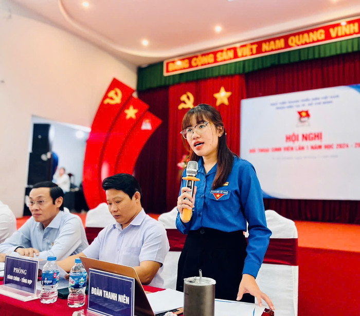 Là một Bí thư Đoàn năng động, đa tài, cô Giang mong muốn sẽ đưa phong trào thanh niên của Phân hiệu ngày càng phát triển hơn nữa. Ảnh: NVCC. z6440261707637_74fc3500ea814285548a575193e9eea9.jpg