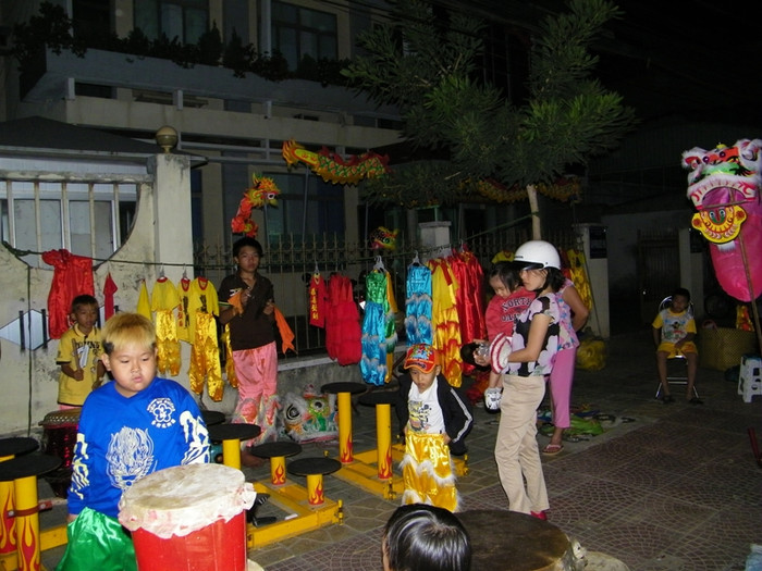 Những đội lân thiếu nhi làm tưng bừng thêm không khí xuân trên các con đường TP.Mỹ Tho. Những đội lân thiếu nhi làm tưng bừng thêm không khí xuân trên các con đường TP.Mỹ Tho.