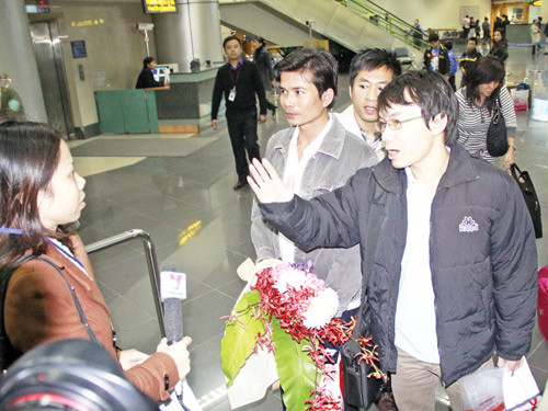 Người về từ tàu đắm và nghi ngờ bưng bít thông tin ảnh 1 Người về từ tàu đắm và nghi ngờ bưng bít thông tin ảnh 1