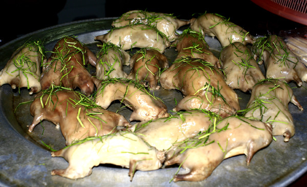 Món chuột hấp lá chanh Món chuột hấp lá chanh