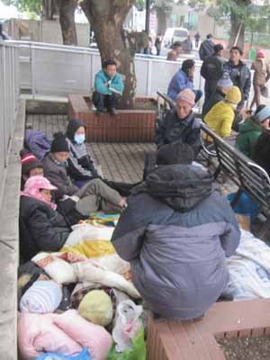 Trốn rét trong bệnh viện (Ảnh: MT)