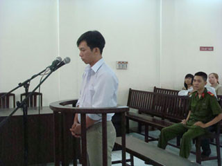 Cựu cảnh sát cơ động tấn công CSGT bị phạt 7 tháng tù ảnh 1