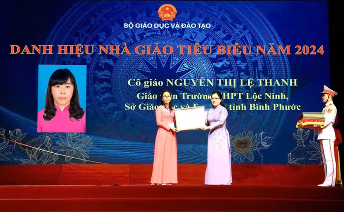 trao bang.jpg