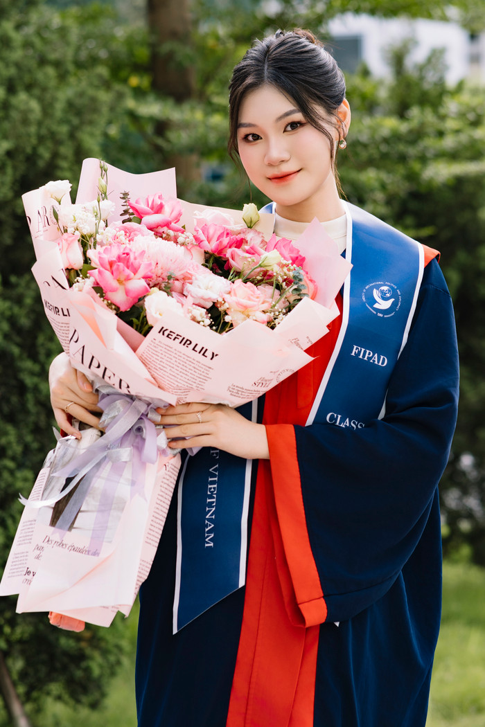 Đinh Trần Yến Nhi, thủ khoa ngành Quan hệ quốc tế, Học viện Ngoại giao năm 2024. (Ảnh: NVCC) Ảnh chân dung .JPEG