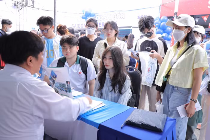 tư vấn tuyển sinh - cnghiep hcm.png