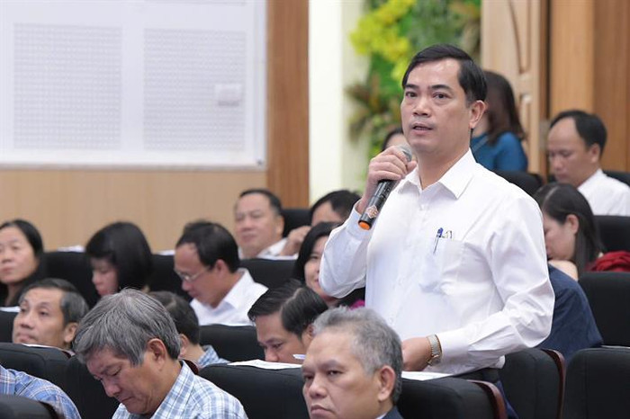 Ông Hoàng Tiến Dũng - Giám đốc Trung tâm giáo dục thường xuyên tỉnh Hải Dương phát biểu tại hội nghị. hoang tien dung.jpg