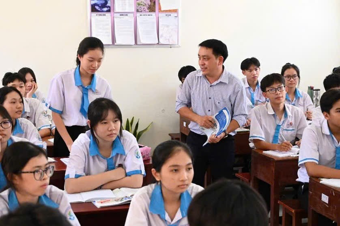 Thầy Đàm Thanh Lạc - Hiệu trưởng Trường Trung học phổ thông Giồng Riềng, huyện Giồng Riềng tỉnh Kiên Giang. (Ảnh: NVCC) dam thanh lac.png