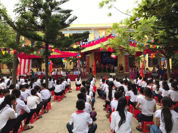 Năm học 2-17-2018, tại tỉnh Quảng Bình có gần 22 vạn học sinh từ mầm non đến cao đẳng, đại học.