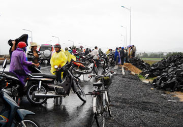 Thua độ bóng đá, nhảy cầu tự tử ảnh 1