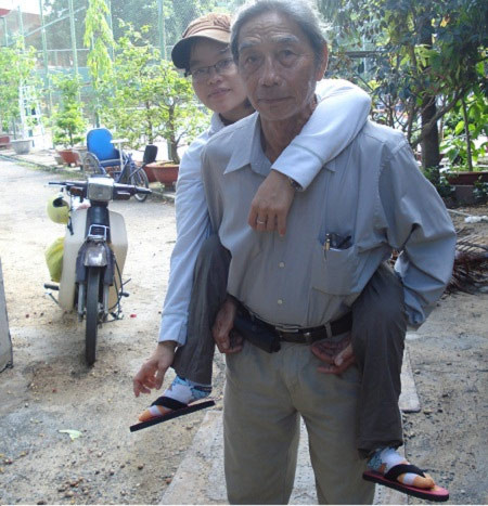 "Người cha" của 29 đứa con bất hạnh, Tin tức trong ngày, tre tat nguyen, ong lao, huy chuong vang, nghe theu, nguoi cha, ong bo, Paragame 2009, bao, tin tuc, tin hot, tin hay