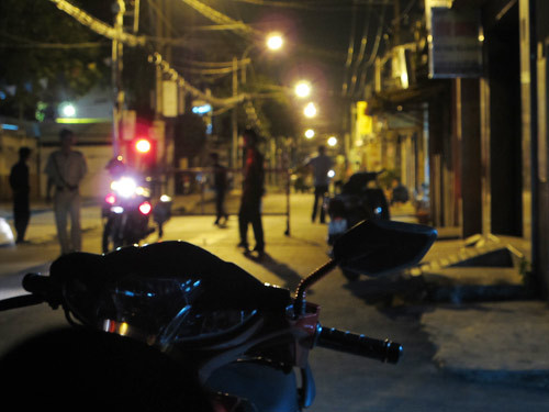 Thua cá độ, tẩm xăng tự thiêu ảnh 2 Thua cá độ, tẩm xăng tự thiêu, Tin tức trong ngày, tu thieu, ca do bong da, ca do euro, ca do bong da, euro 2012, trum ca do, con do, ca cuoc bong da, cong an, trinh sat, bao, tin hot