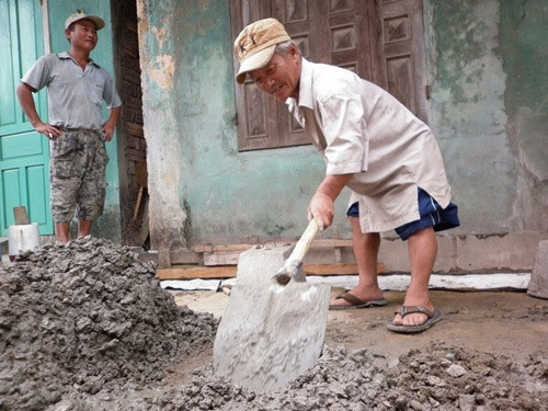 Lay lắt gia đình “lùn nhất Việt Nam” ảnh 2 Lay lắt gia đình “lùn nhất Việt Nam”, Tin tức trong ngày, gia dinh lun, gia dinh lun nhat viet nam, nguoi lun, nguoi khuyet tat, bao, tin tuc, tin hot, tin hay